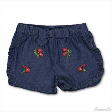 Short neonata in jeans...