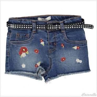 Short neonata in jeans...